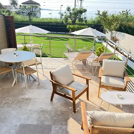 Lejlighed - Sea View - Private Parking & Ac