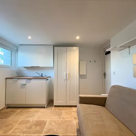- Sea View - Private Parking & Ac *